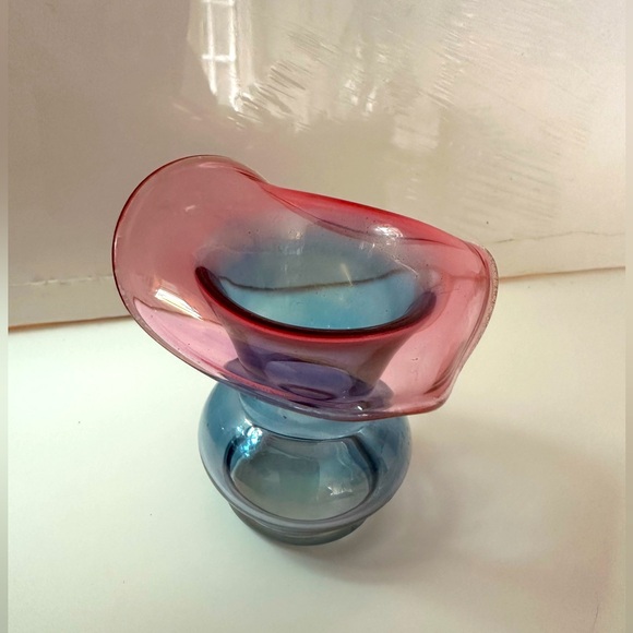 Dunbar Flint 2 Tone Ombre Ruffle Edge Handblown Glass Bud Vase Mini 3" Blue Pink - Picture 5 of 9